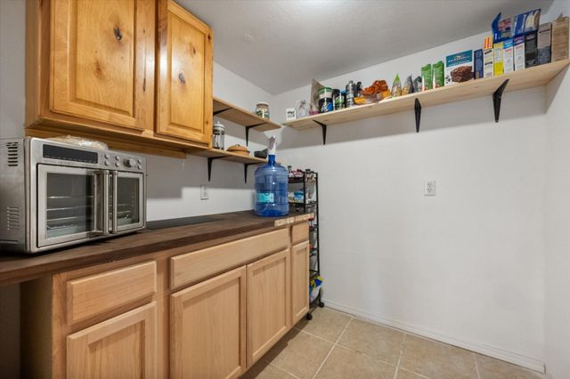 613 Mustang Trail, Granbury, TX 76049