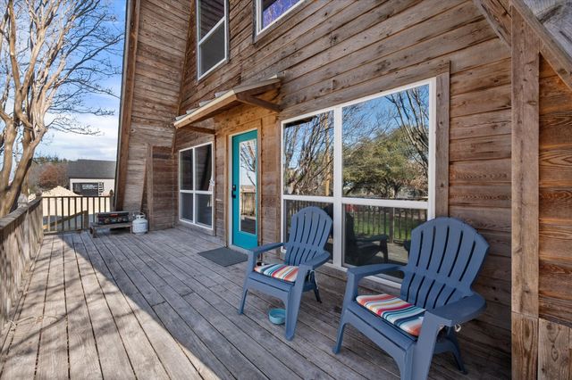 613 Mustang Trail, Granbury, TX 76049