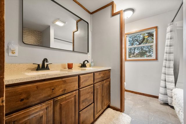 613 Mustang Trail, Granbury, TX 76049