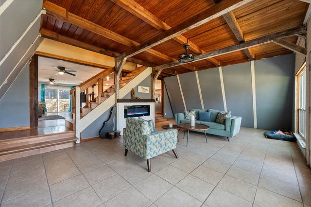 613 Mustang Trail, Granbury, TX 76049