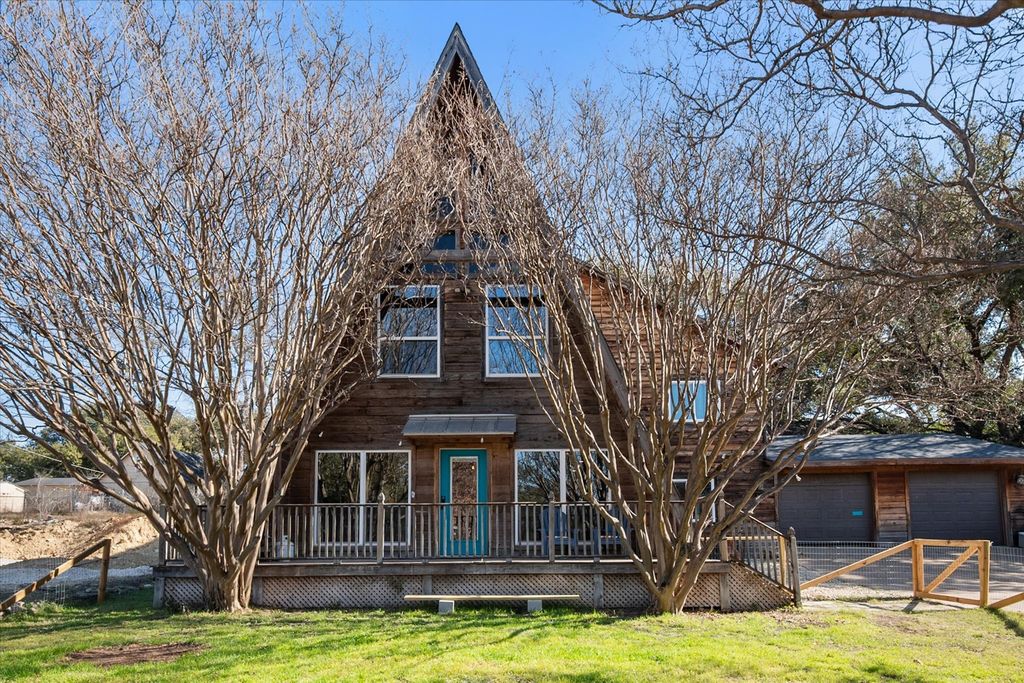 613 Mustang Trail, Granbury, TX 76049