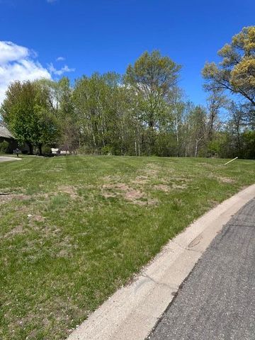 25 Pine Road, North Oaks, MN 55127