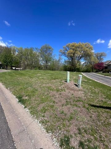 25 Pine Road, North Oaks, MN 55127