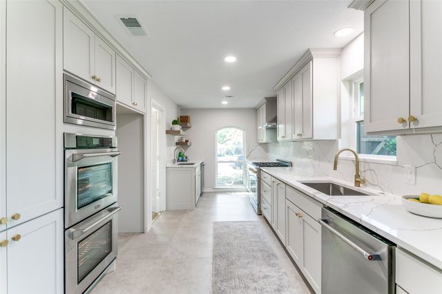 17402 Oakington Court, Dallas, TX 75252