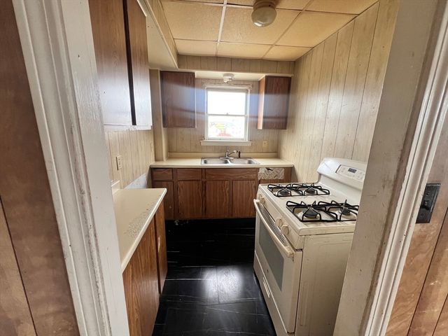 289 Fifth St, Fall River, MA 02721