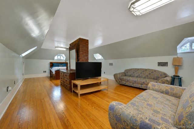 514 Esplanade, Pelham, NY 10803