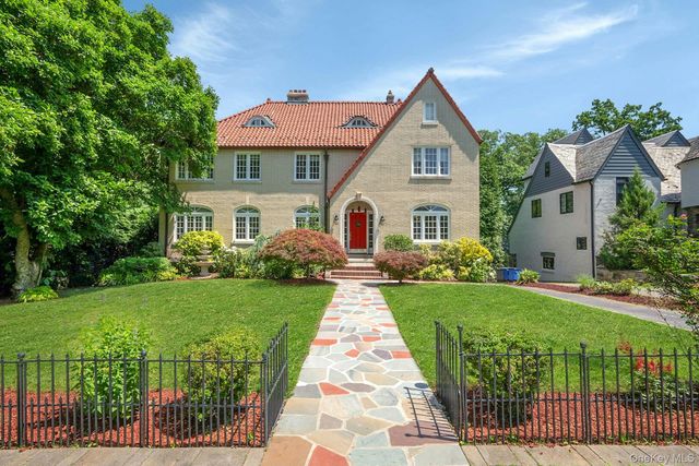 514 Esplanade, Pelham, NY 10803