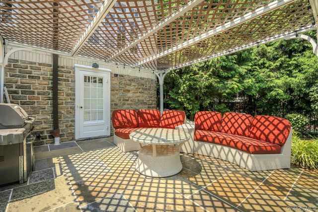 514 Esplanade, Pelham, NY 10803