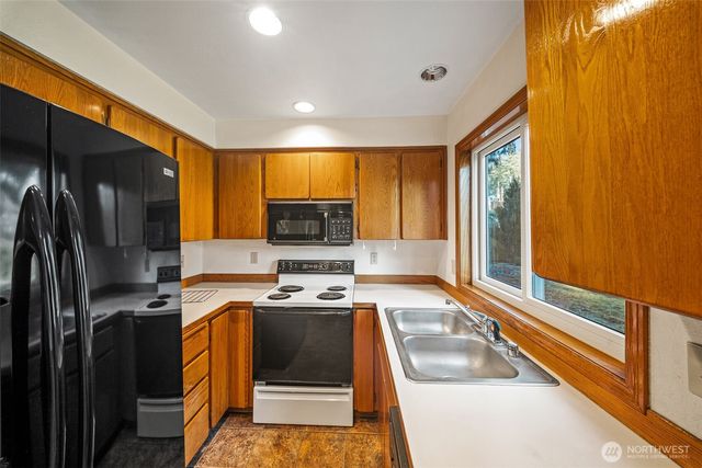 16011 Spanaway Loop S, Spanaway, WA 98387