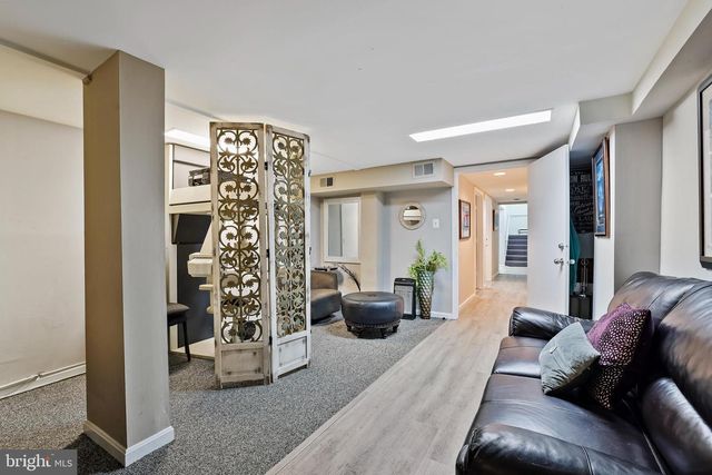 729 8TH ST SE, Washington, DC 20003