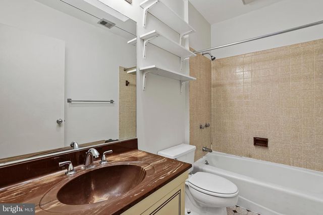 729 8TH ST SE, Washington, DC 20003