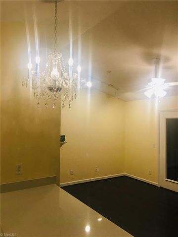 5934 W Friendly Avenue J, Greensboro, NC 27410