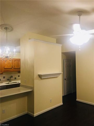 5934 W Friendly Avenue J, Greensboro, NC 27410