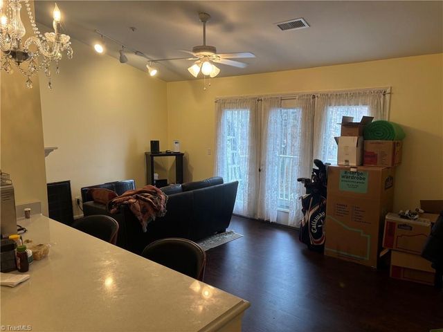 5934 W Friendly Avenue J, Greensboro, NC 27410