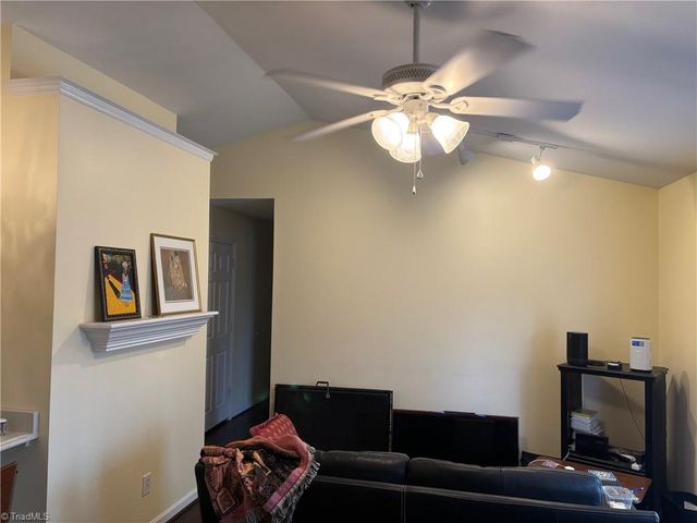 5934 W Friendly Avenue J, Greensboro, NC 27410