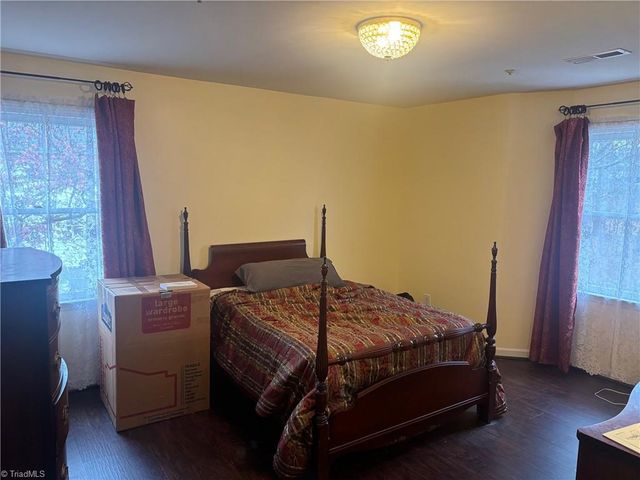 5934 W Friendly Avenue J, Greensboro, NC 27410