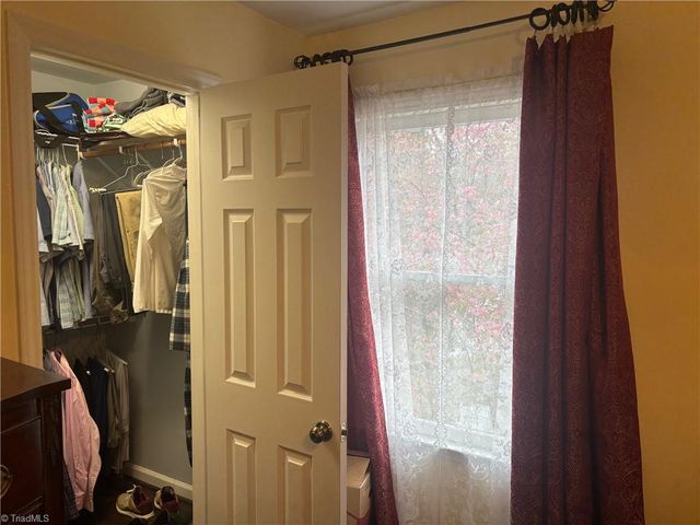 5934 W Friendly Avenue J, Greensboro, NC 27410