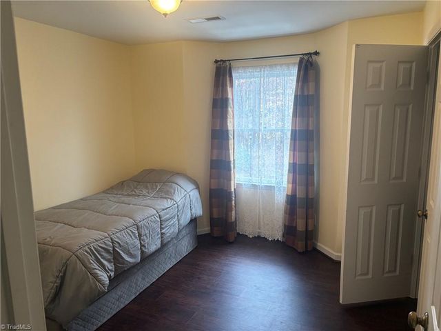 5934 W Friendly Avenue J, Greensboro, NC 27410