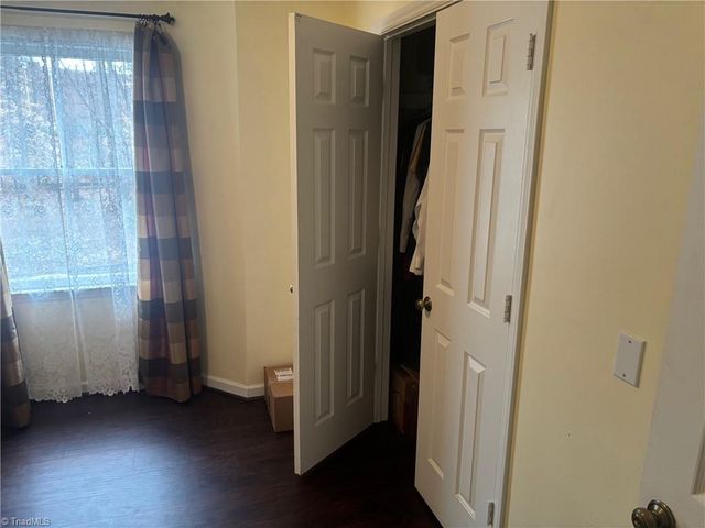 5934 W Friendly Avenue J, Greensboro, NC 27410