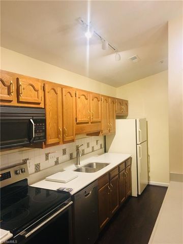 5934 W Friendly Avenue J, Greensboro, NC 27410