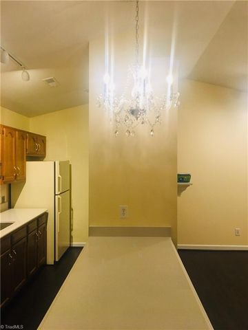 5934 W Friendly Avenue J, Greensboro, NC 27410