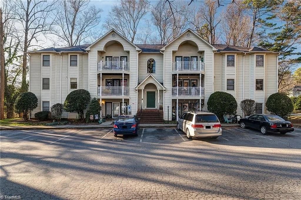 5934 W Friendly Avenue J, Greensboro, NC 27410