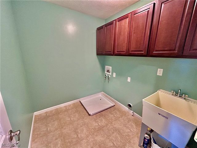 8028 Megan Meadow Drive, Hudson, OH 44236