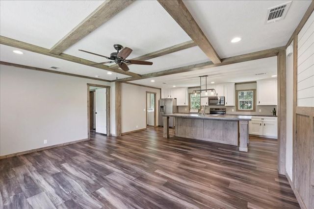 13585 Mesa Ln, Hamshire, TX 77622