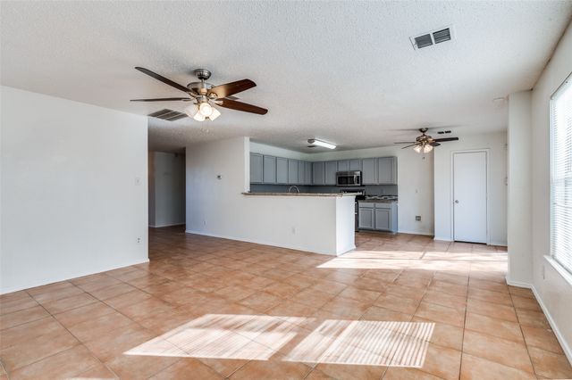 10141 Chapel Rock Drive, Fort Worth, TX 76116