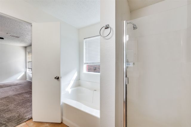 10141 Chapel Rock Drive, Fort Worth, TX 76116