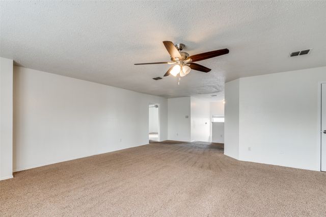 10141 Chapel Rock Drive, Fort Worth, TX 76116