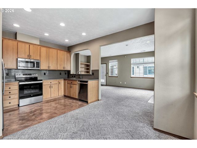 14375 Se OREGON TRAIL Dr, Clackamas, OR 97015