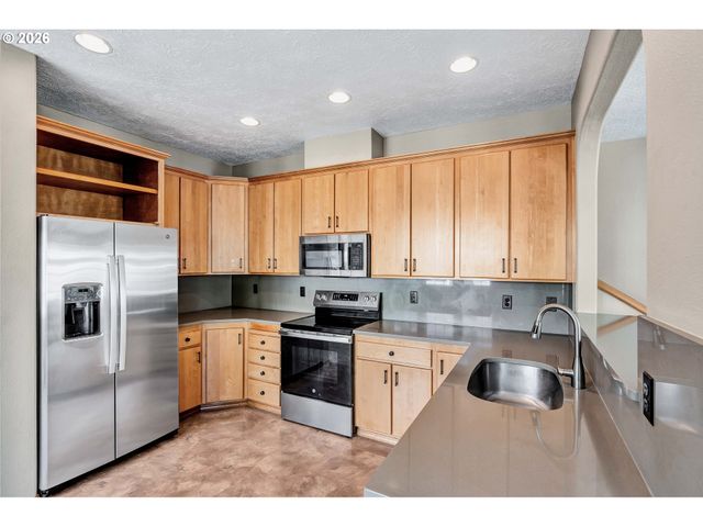 14375 Se OREGON TRAIL Dr, Clackamas, OR 97015