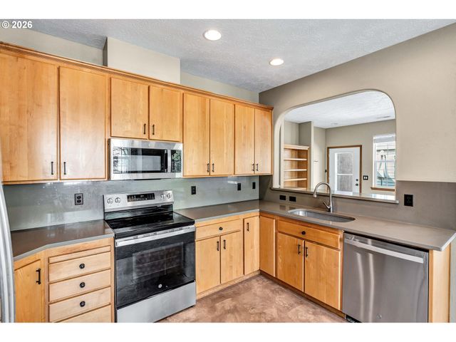 14375 Se OREGON TRAIL Dr, Clackamas, OR 97015