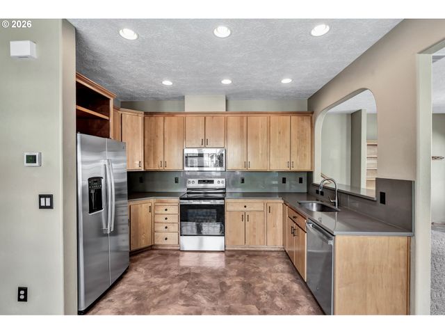 14375 Se OREGON TRAIL Dr, Clackamas, OR 97015