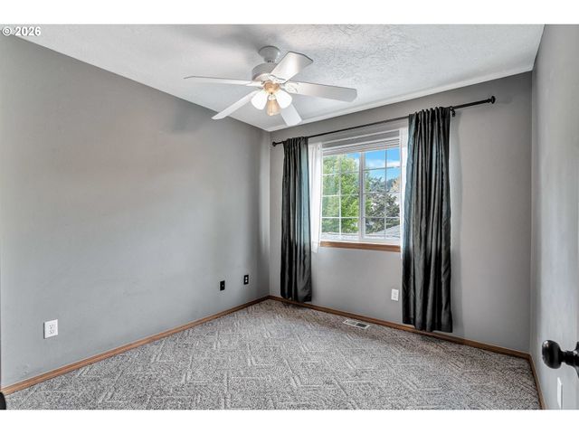 14375 Se OREGON TRAIL Dr, Clackamas, OR 97015