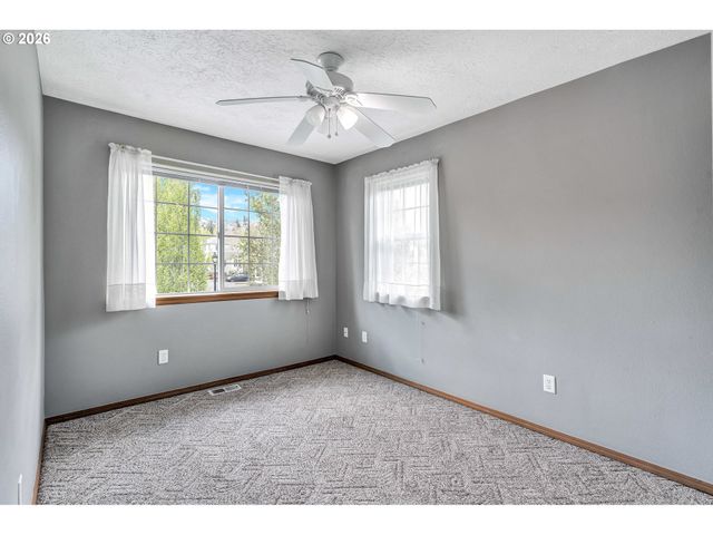 14375 Se OREGON TRAIL Dr, Clackamas, OR 97015