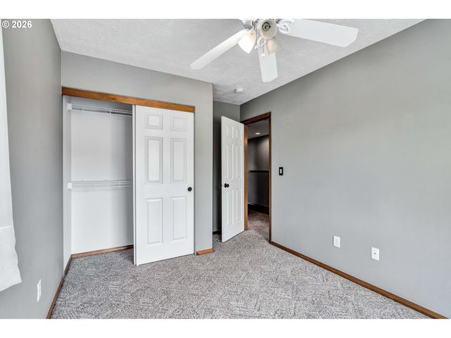 14375 Se OREGON TRAIL Dr, Clackamas, OR 97015