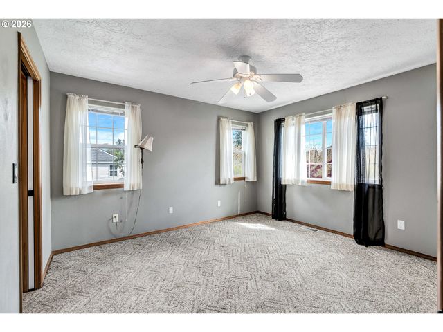 14375 Se OREGON TRAIL Dr, Clackamas, OR 97015