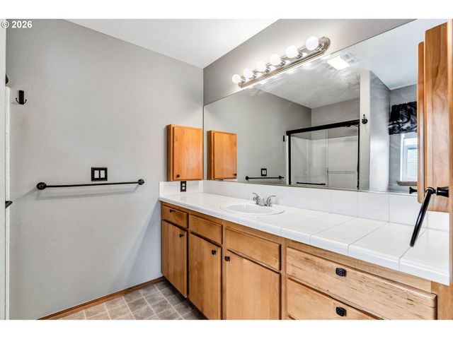 14375 Se OREGON TRAIL Dr, Clackamas, OR 97015