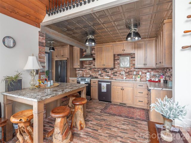 461 Ferguson Cove Loop, Clyde, NC 28721
