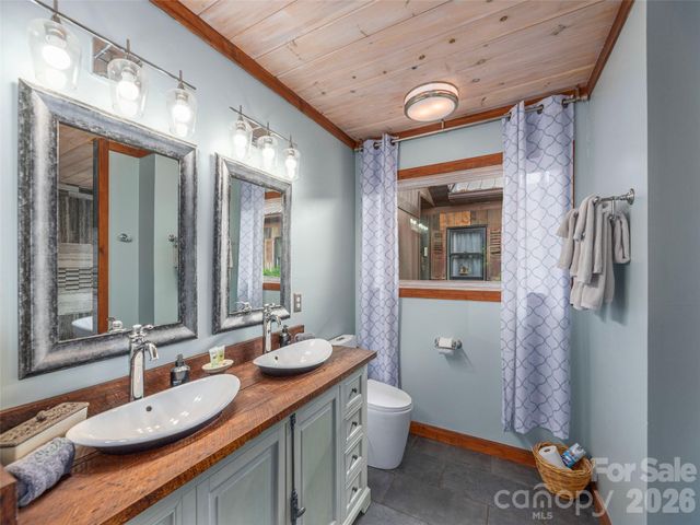 461 Ferguson Cove Loop, Clyde, NC 28721