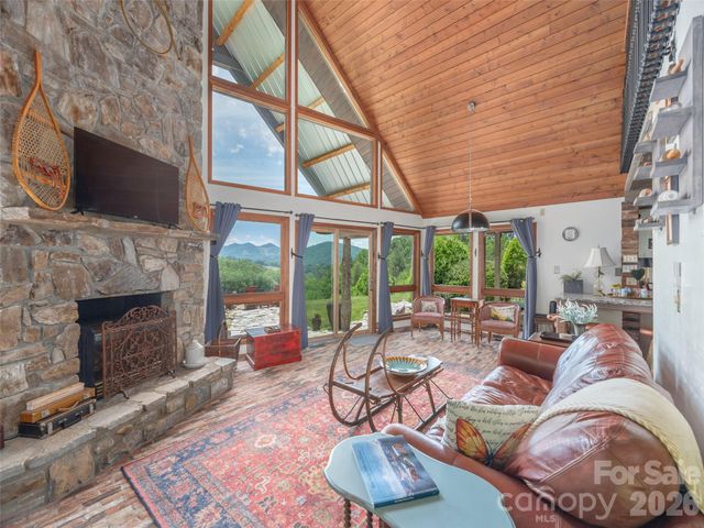 461 Ferguson Cove Loop, Clyde, NC 28721