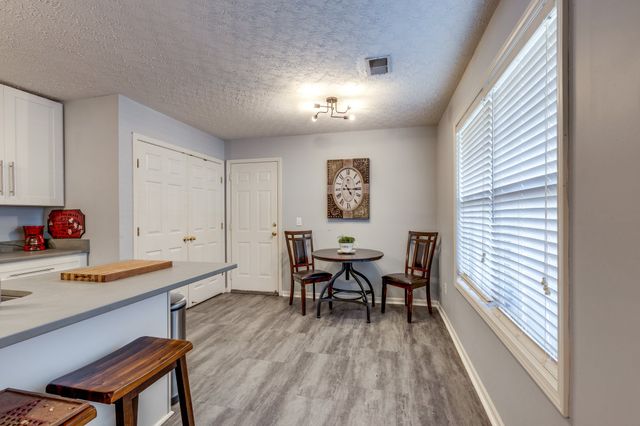 800 Browns Ln Apt A2, Gallatin, TN 37066