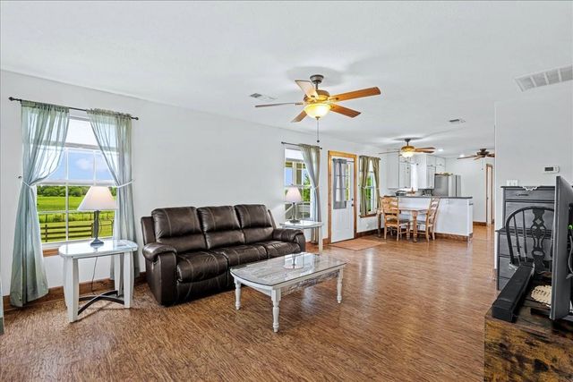 8233 Quebe Road, Brenham, TX 77833