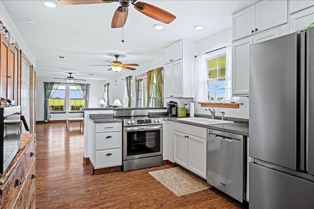 8233 Quebe Road, Brenham, TX 77833