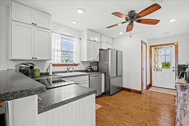8233 Quebe Road, Brenham, TX 77833