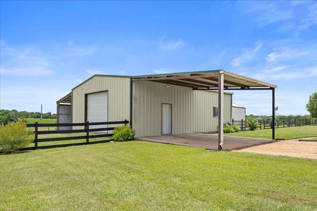 8233 Quebe Road, Brenham, TX 77833
