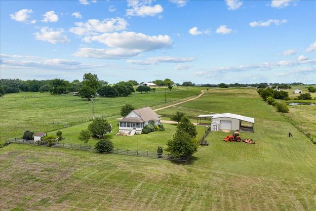 8233 Quebe Road, Brenham, TX 77833