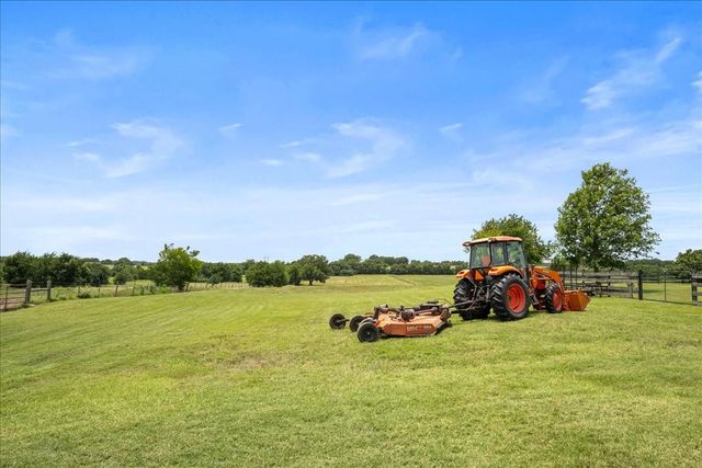 8233 Quebe Road, Brenham, TX 77833